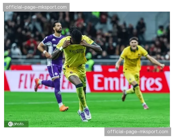 AC米兰2-1逆转尤文图斯，莱奥传射建功。