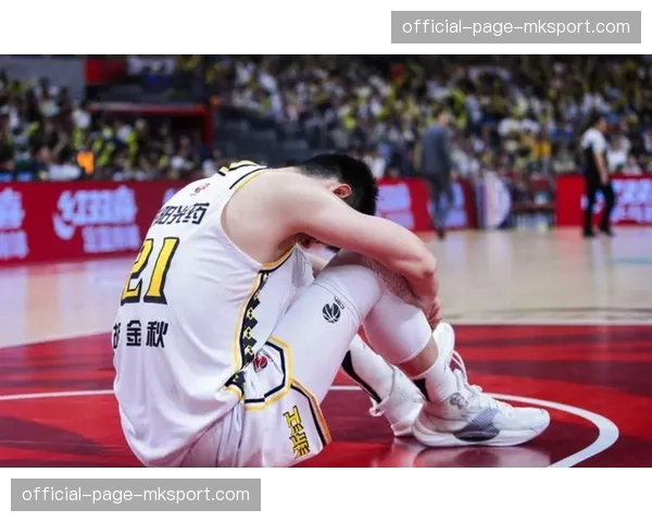 胡金秋因脚踝扭伤预计缺席半决赛前两场比赛